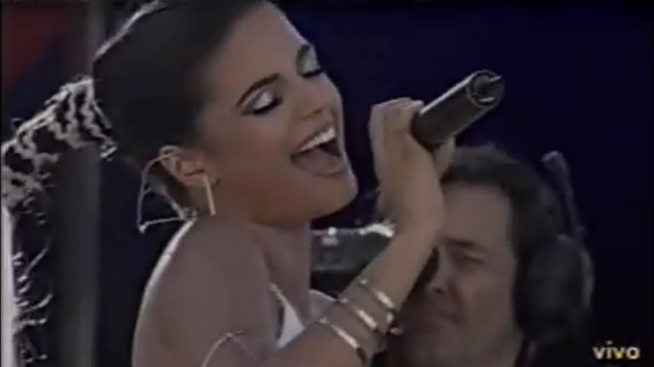 Emanuelle Araújo na Banda Eva - Carnaval de Salvador 2002