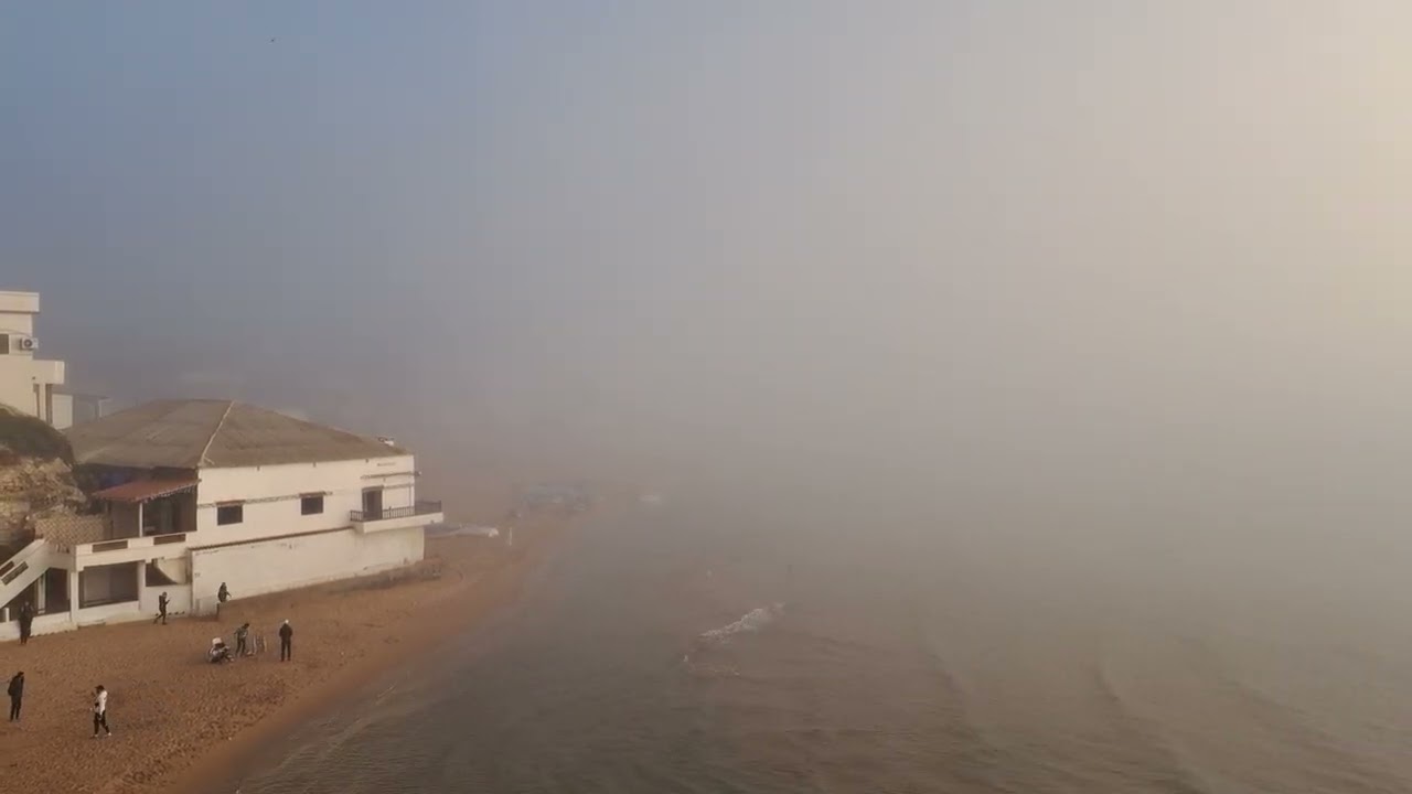 brouillard en mer. en 1 minute tout bascule. plage de Sassel( Algérie)