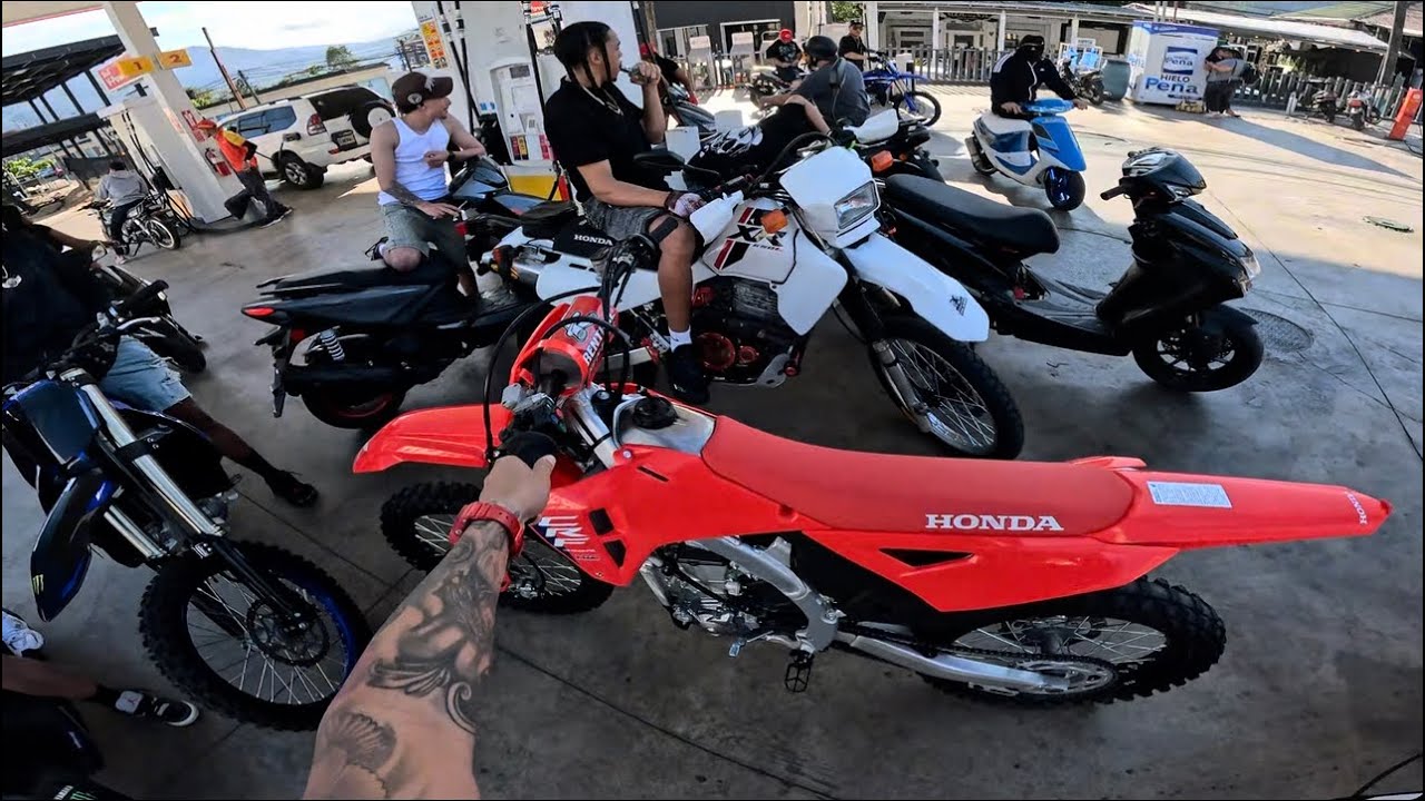RODANDO EN LA MOTO ME ENCONTRE CON EL DESFILE MÁS GRANDE DEL PAÍS 😨