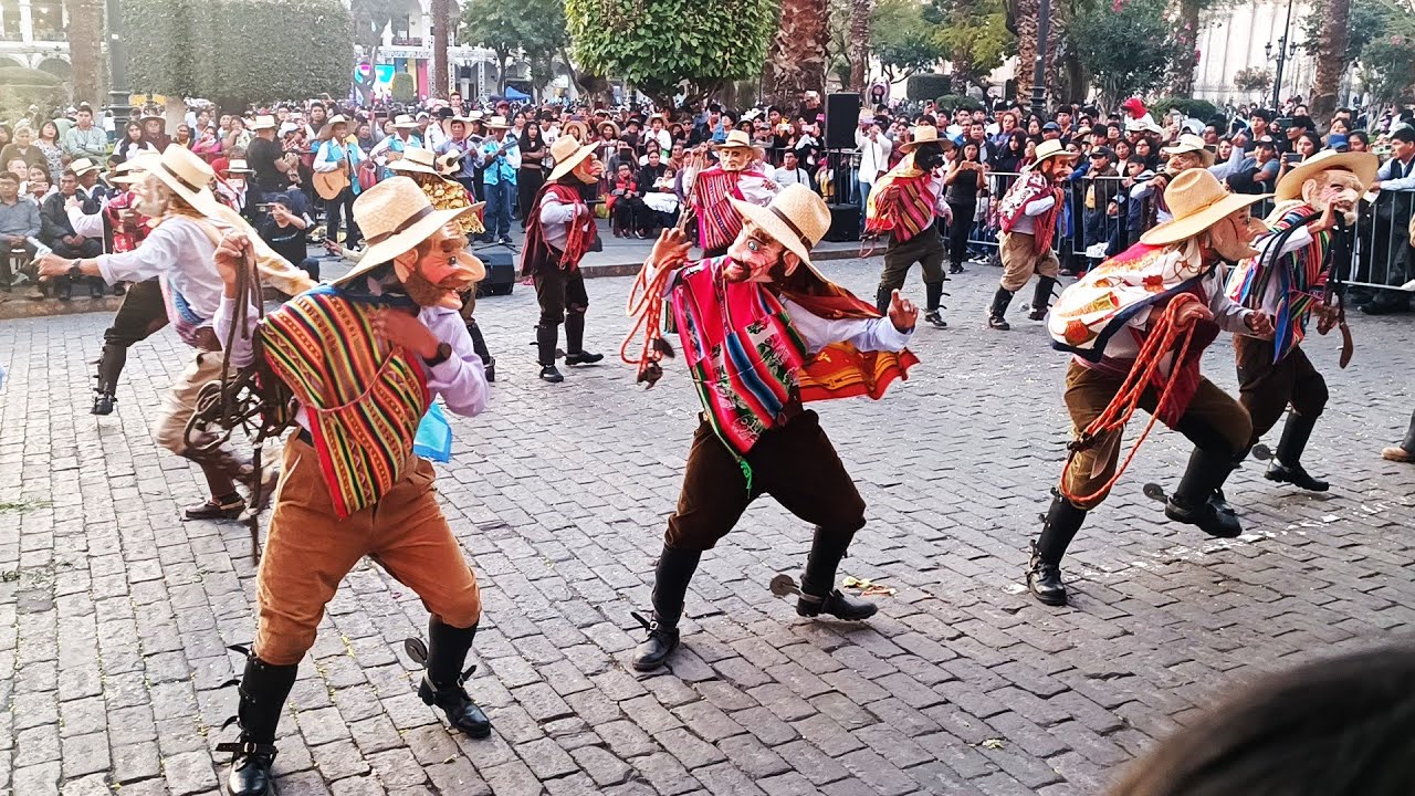 Arrieros de Matalaque VS Patroncitos de Ubinas Moquegua. Plaza de Armas de Arequipa