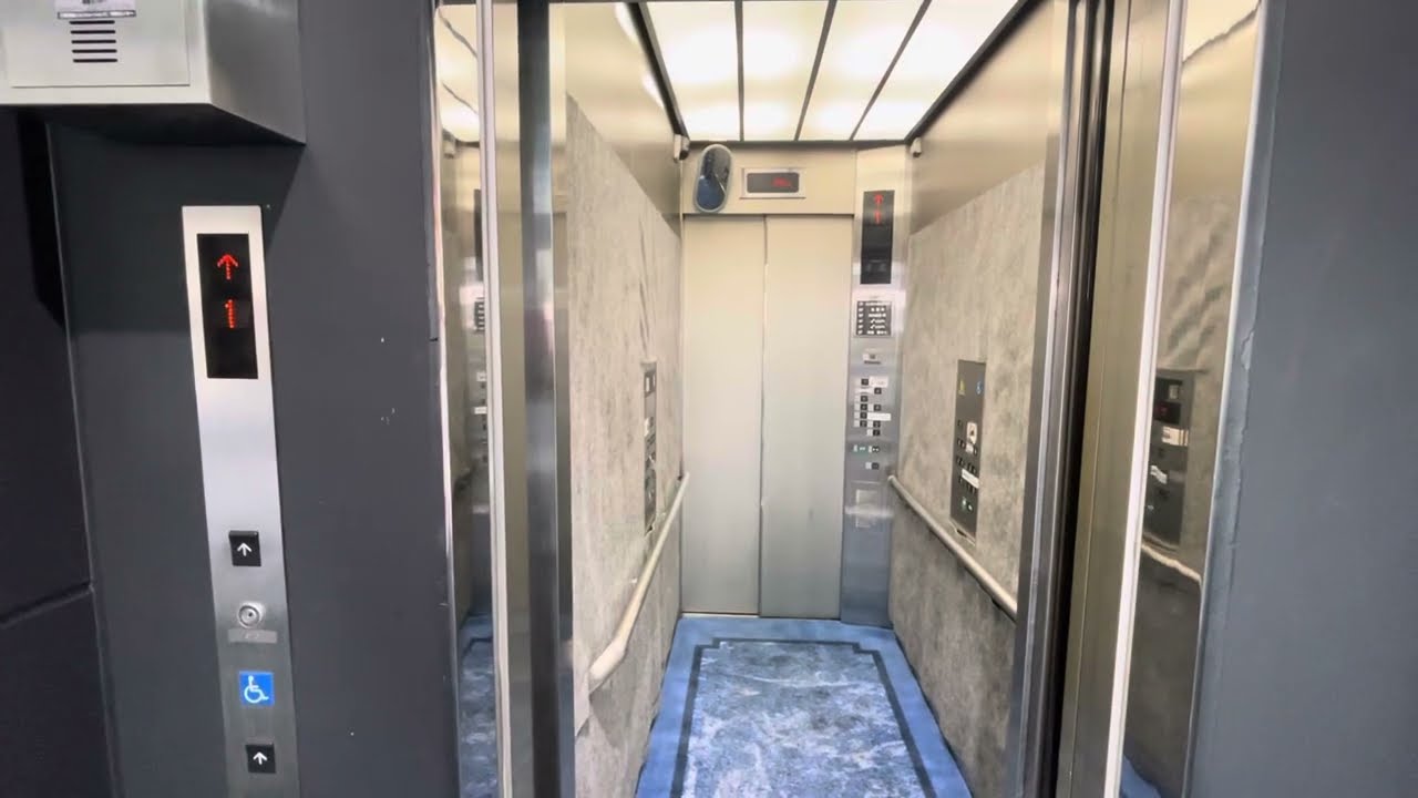 西大路駅周辺の某ビルのエレベーター