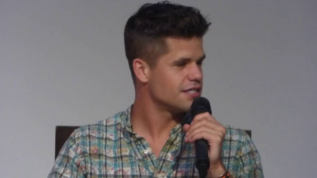 Teen Wolf's cast talking about their make-up on set (TFMIC3 con in Toulouse, France)