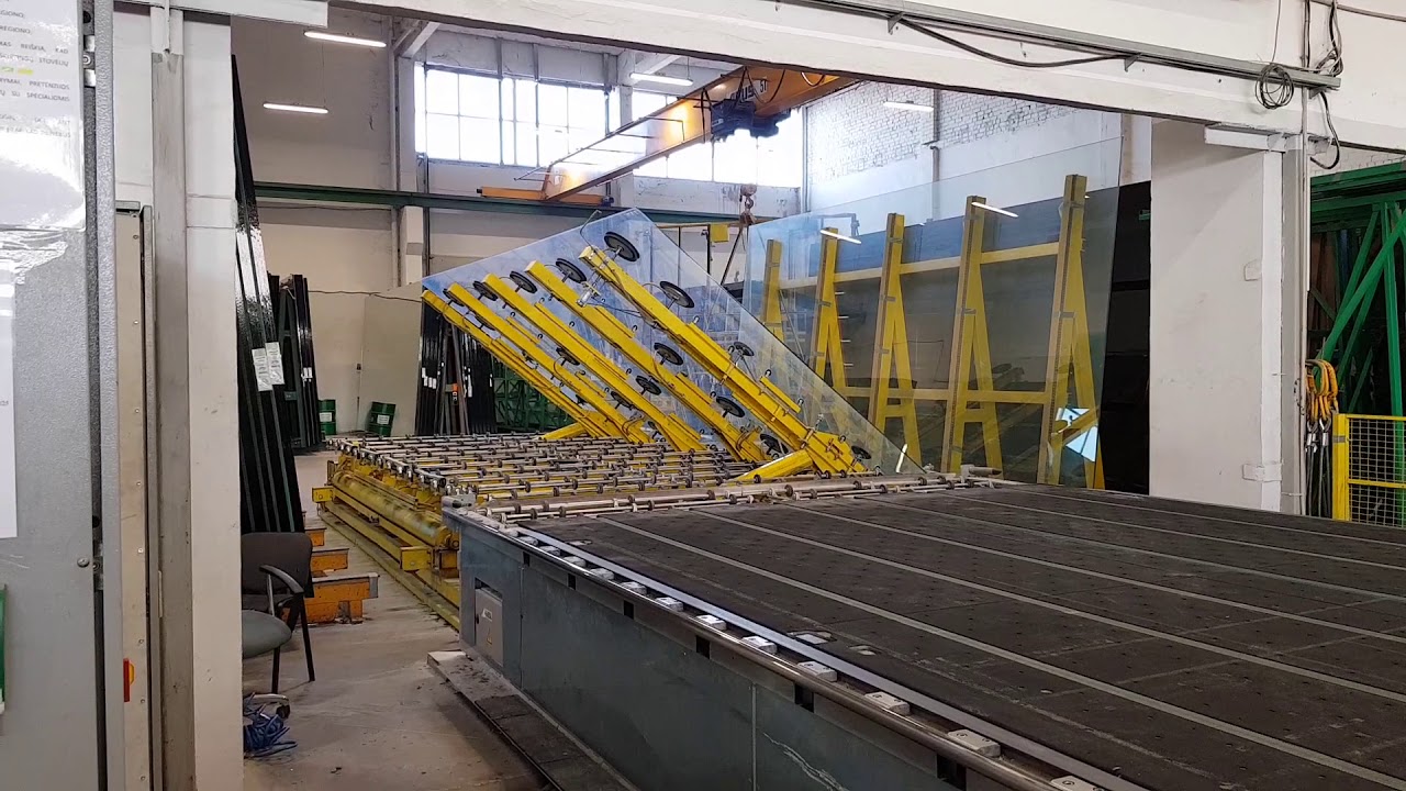 Lisec ESL loading glass on the line
