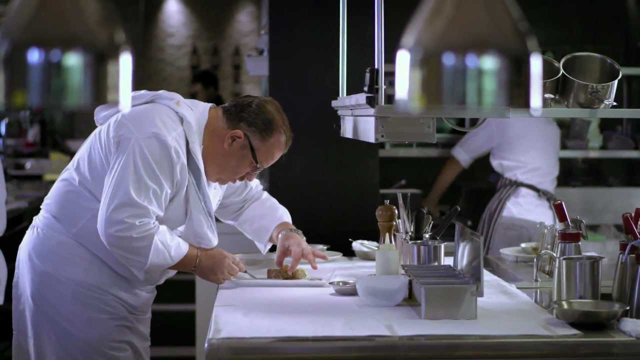 Dining at Resorts World™ Sentosa - Osia