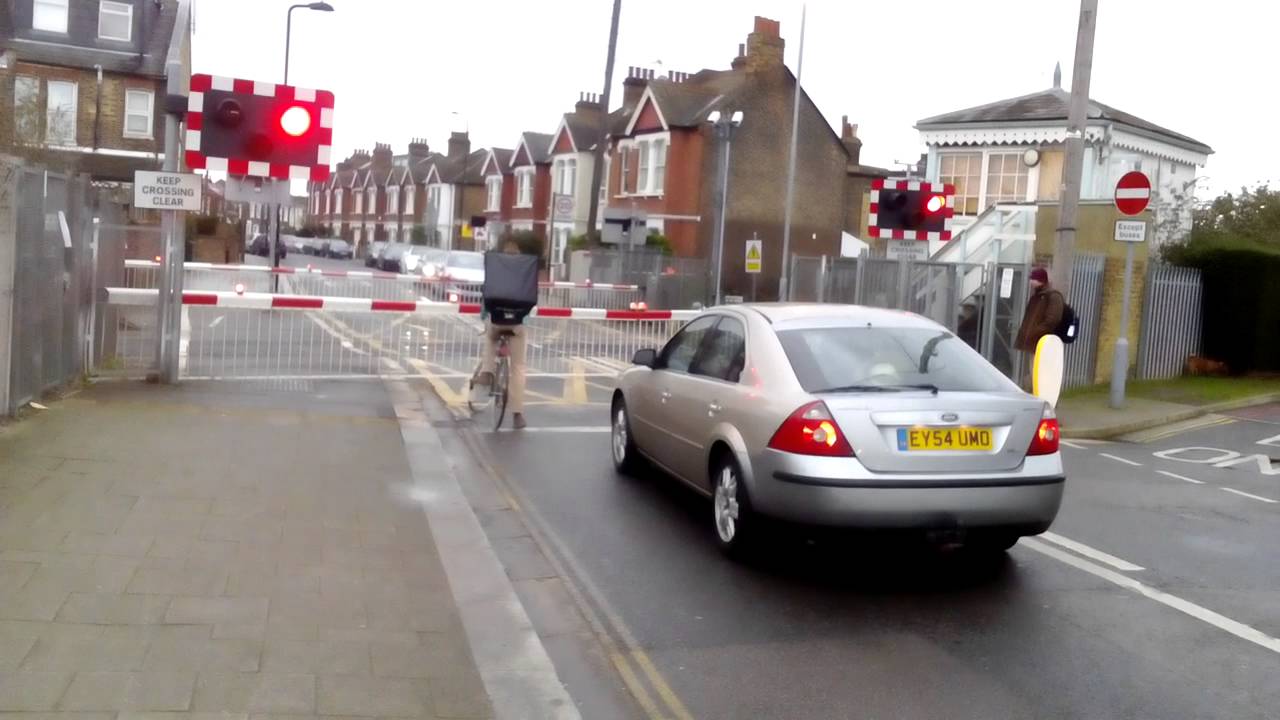 Bollo Lane Level Crossing 13/02/2016