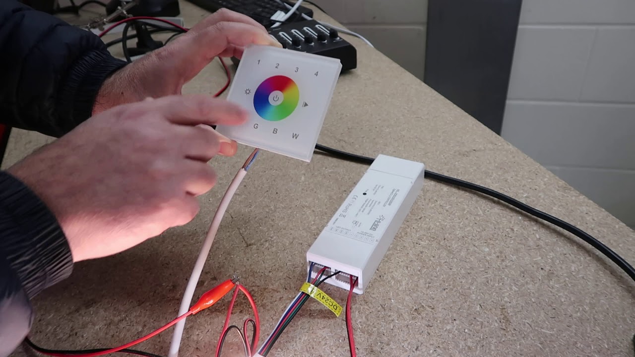 Настенная светодиодная лента RGBW с поддержкой ZigBee и функцией Touchlink (многозонная).