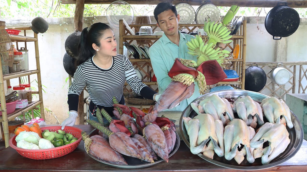 Enjoy Country Life: Harvest banana flowers to cook with chicken - Delicious roasted chicken recipe