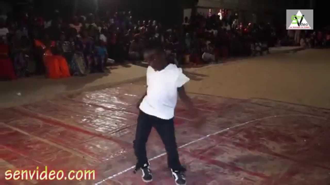 Les fils de Pape Moussa danceurs ...Tel pere tel fils!