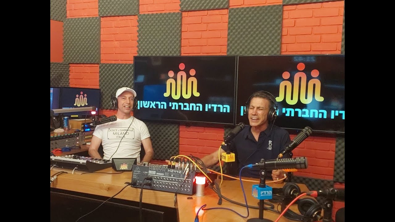 אבי דן מתארח בתוכנית המועבט עם השדרן חגאי גולן