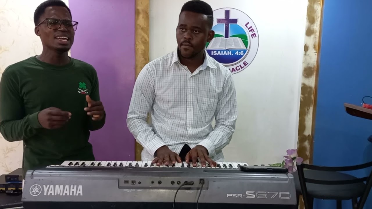 Worship Moments with Victor Olola - Keyboardist Vitalice