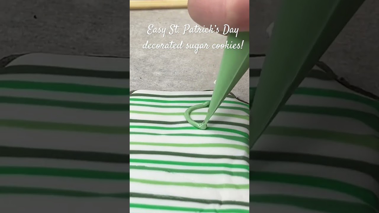 Easy St. Patrick&rsquo;s Day decorated sugar cookies!