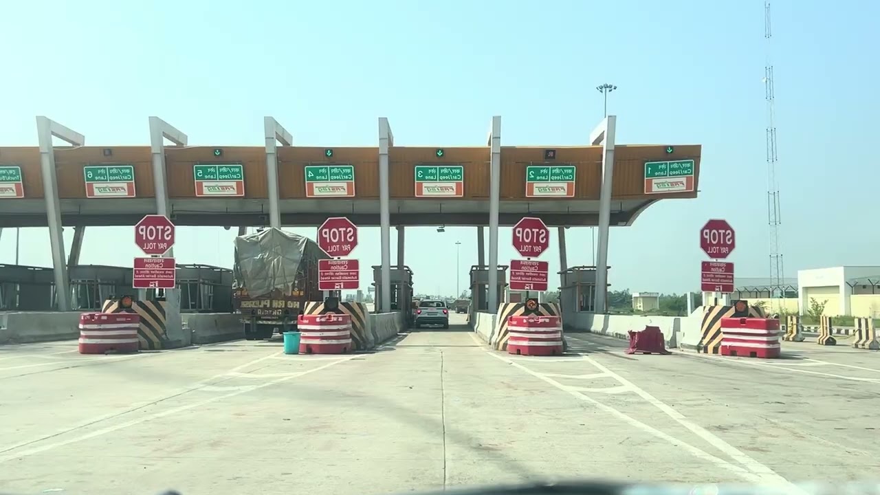 Puravanchal expess kaisa dikhta h  