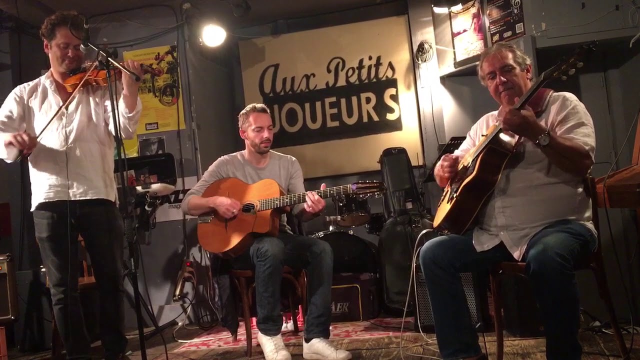 Manouche at Aux Petits Joueurs