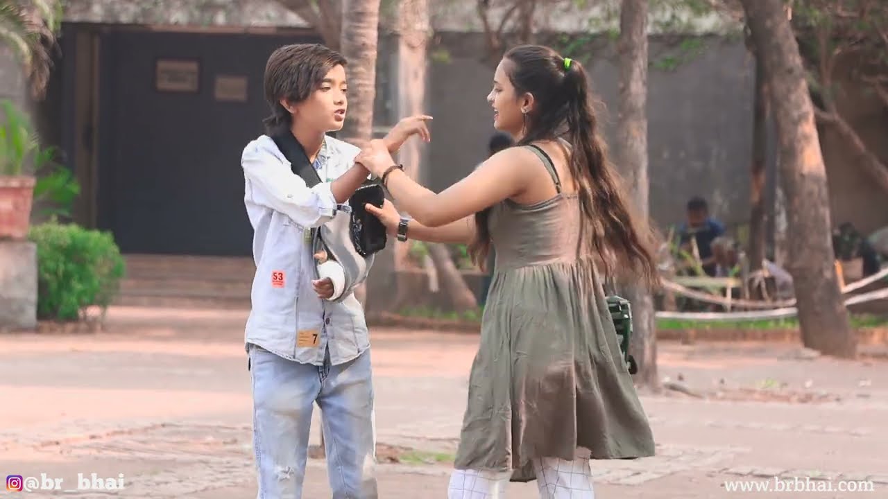 मुझे सुला लो अपनी बाहों में Prank On Cute Girl | Memes Comedy Prank Video | Funny Twist2021, BRmasti