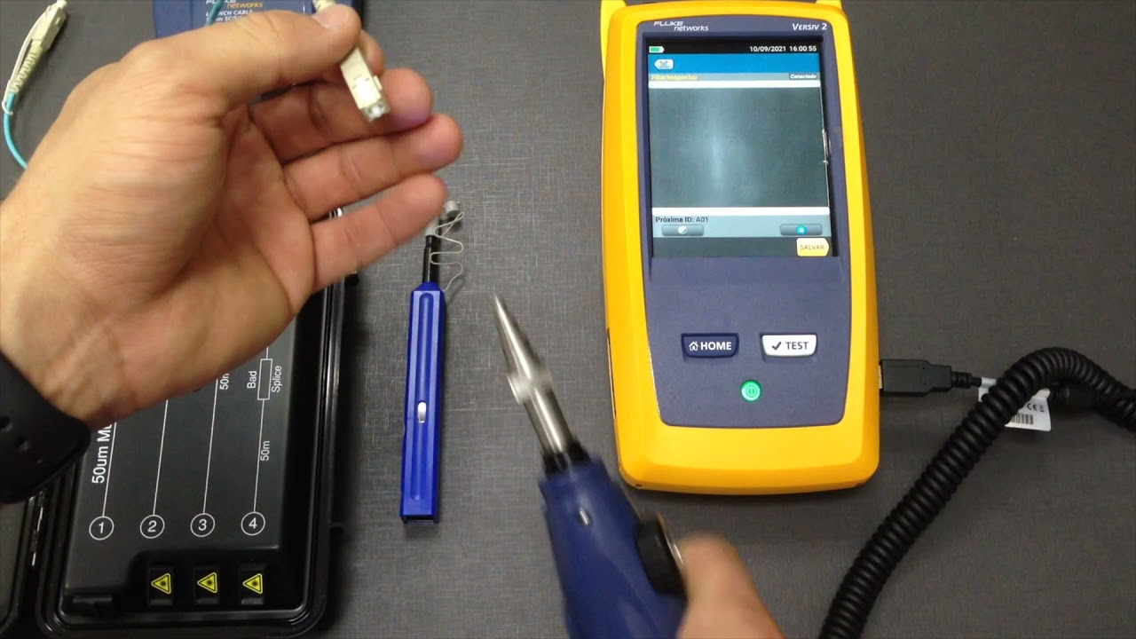 Limpeza de conectores ópticos