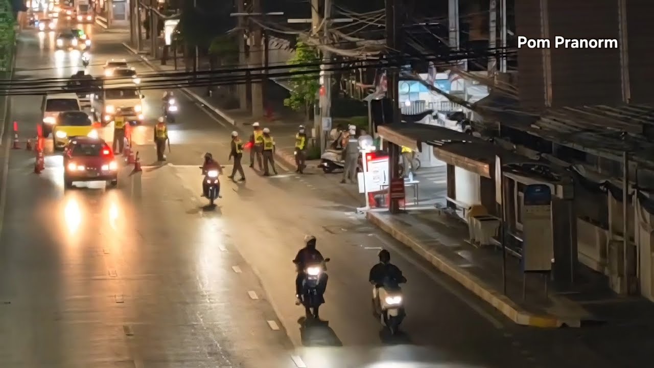 จุดตรวจสน.พระโขนง ชุดใหญ่ไฟกระพริบ หน้าประปานครหลวงพระโขนง ถนนสุขุมวิท