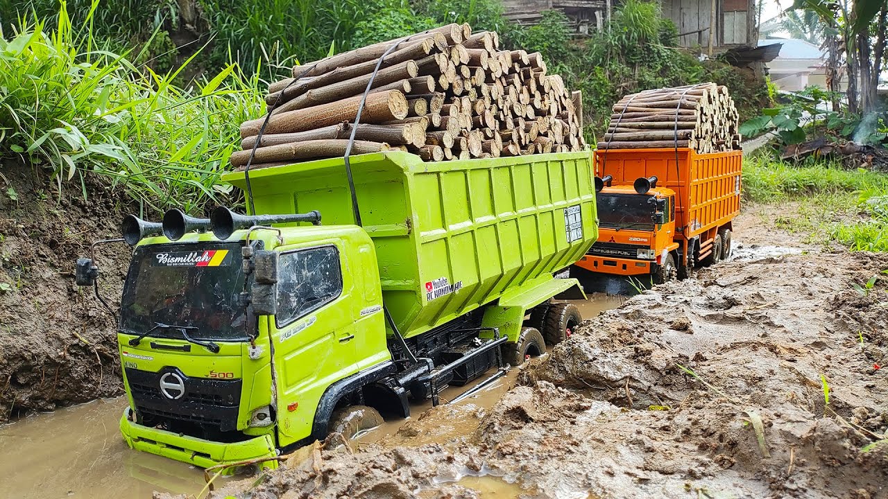 SANGAT MENEGANGKAN Truk Fuso Trinton Vs Hino 500 Bermuatan tinggi JALAN OFFROAD Miniatur Truk Rc