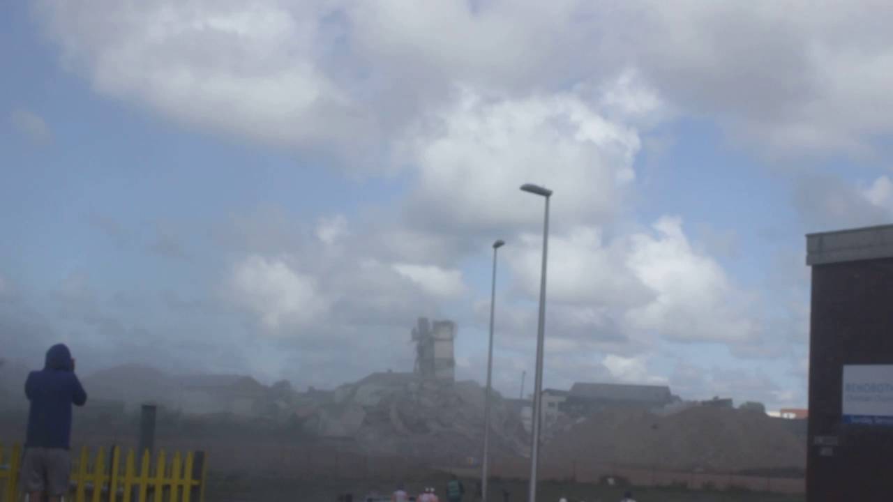 Demolition of Queen's Park flats, Blackpool 31/07/16