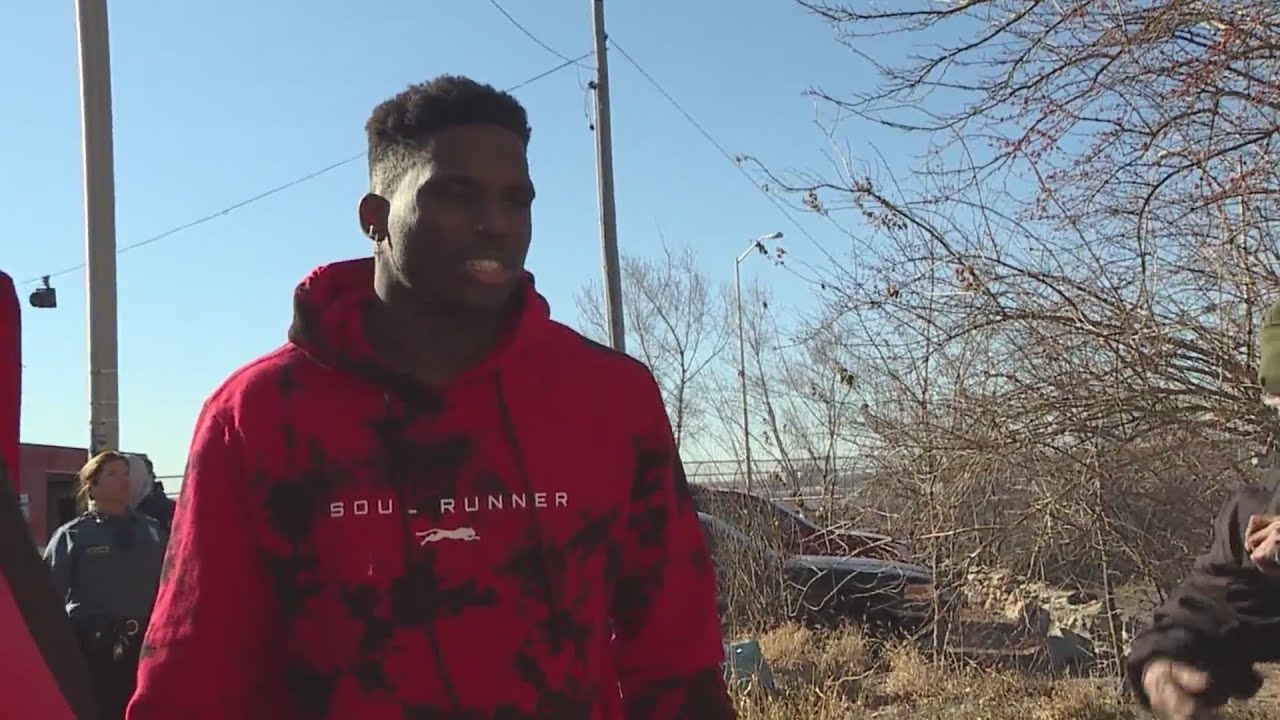 Chiefs fans react to Tyreek Hill being traded to Miami