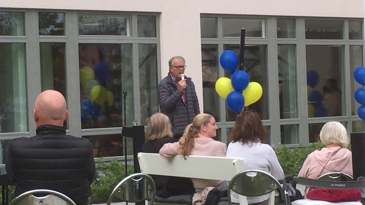 Lasse Berghagen besöker Villa Solhem Invigning 2019 09 20 13 56 01