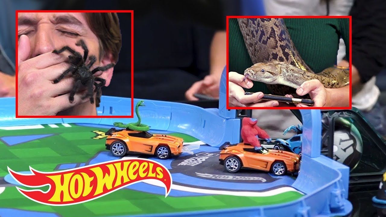 Играем в Rocket League RC с настоящими змеями и пауками | Gaming Garage | Hot Wheels
