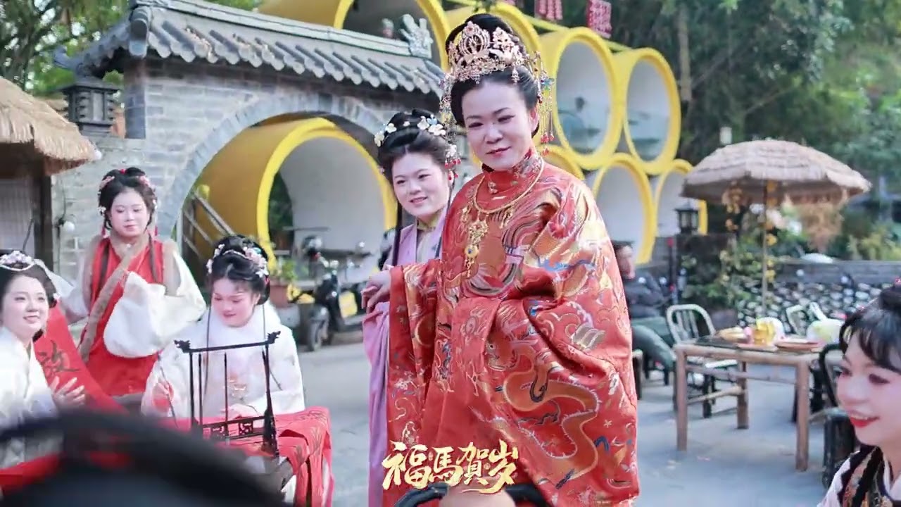请收下一份来自大明的新春祝福#穿汉服过年 #马上更新家乡年味 #寻找年味 #明制汉服 #传统文化 抖音：@允书🌿