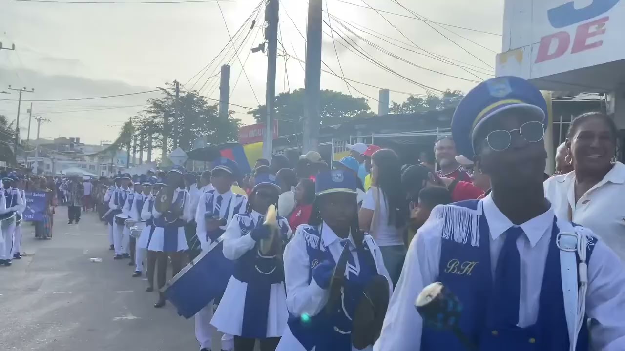 DESFILE  20 DE JULIO BROOKS HILL BILINGUAL SCHOLL SAN ANDRES ISLAS