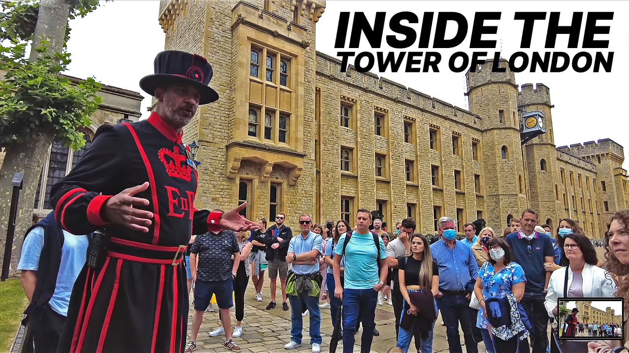 A guided tour with the Tower of London's Yeoman Warder also known as 