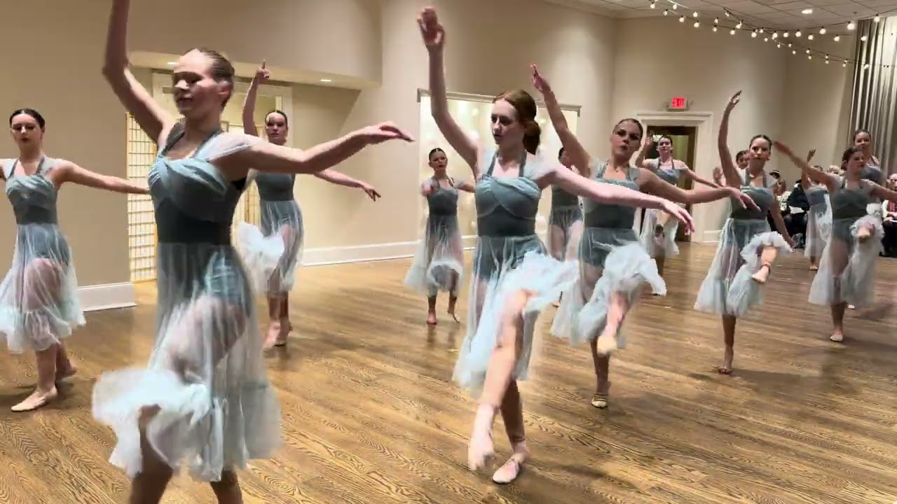 D-tour Rebecca Anderson Darling- choreographer