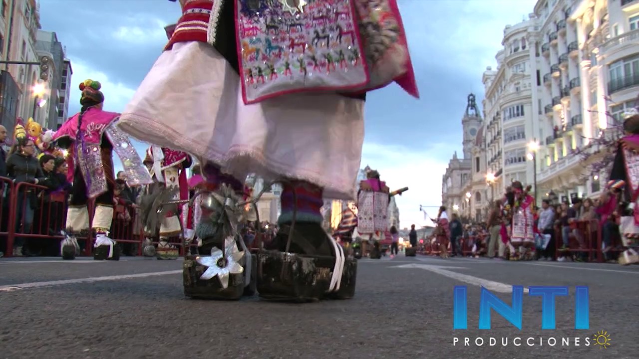 Pujllay Masis en el pasacalles de Fallas 2017 en Valencia, España