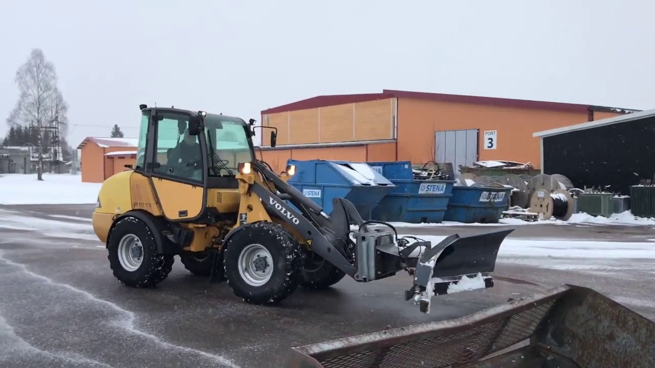Köp lastmaskin Volvo L25B med redskap på Klaravik.se