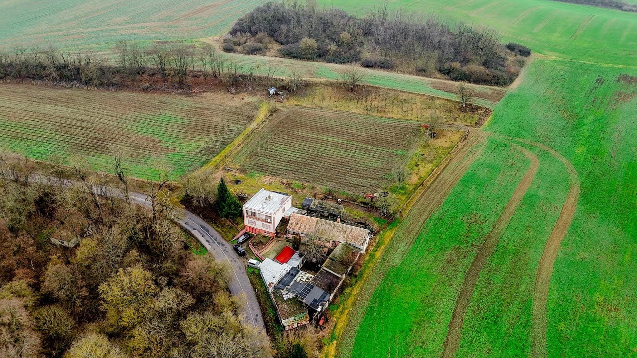 Unikátna usadlosť na samote pri Dudinciach: 8 051 m², 2 domy, asfaltová cesta