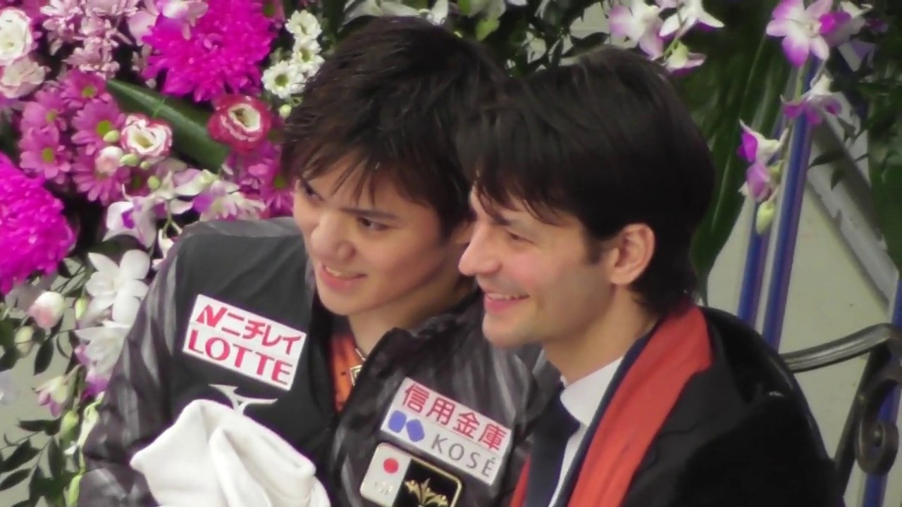 Shoma Uno and  Stéphane Lambiel in kiss and cry  SP Rostelecom Cup 2019 Moscow