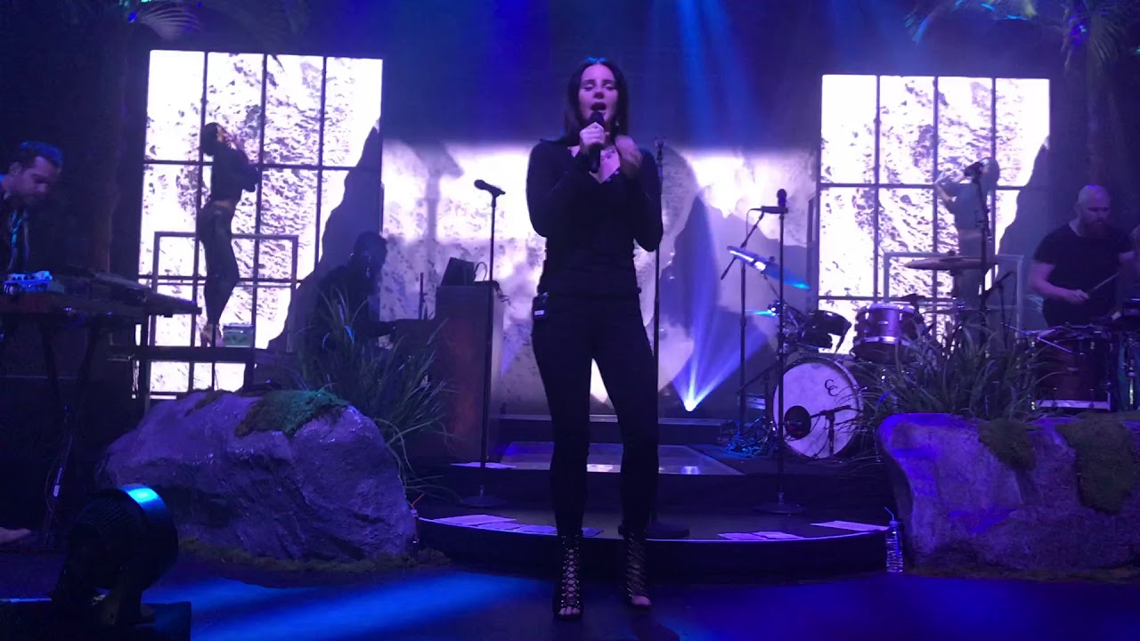 Lana Del Rey - 13 Beaches (Live)