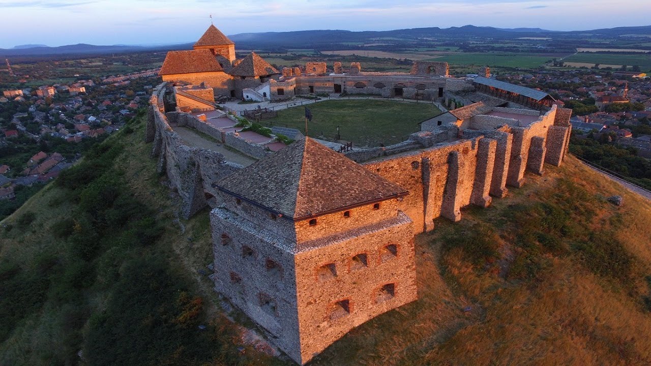 Hungary's best-preserved impenetrable fortress | Sümeg 🇭🇺