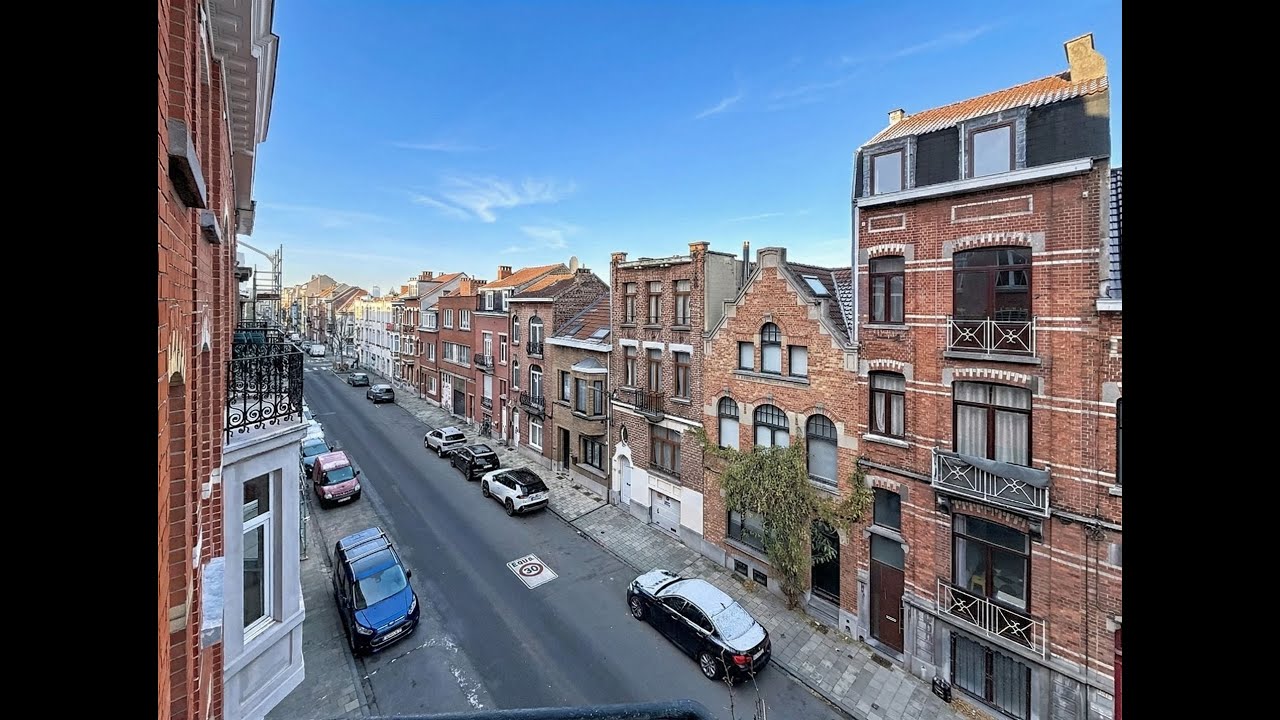 Duplex lumineux de 140 m² Élie Lambotte, Schaerbeek : 2-3 ch., balcon, faibles charges !!