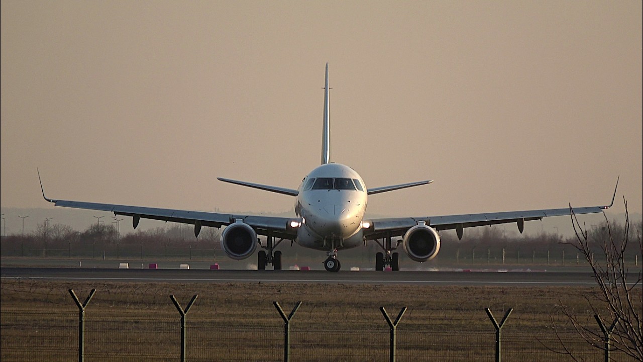 (4K) 🇷🇸 10 minutes of sunset planespotting at Belgrade Nikola Tesla Intl Airport [BEG/LYBE]
