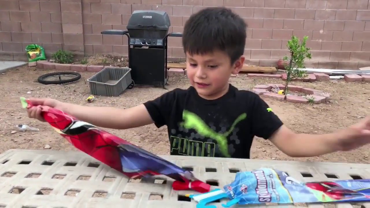 Yosef first toy review !!! Spider-Man kite