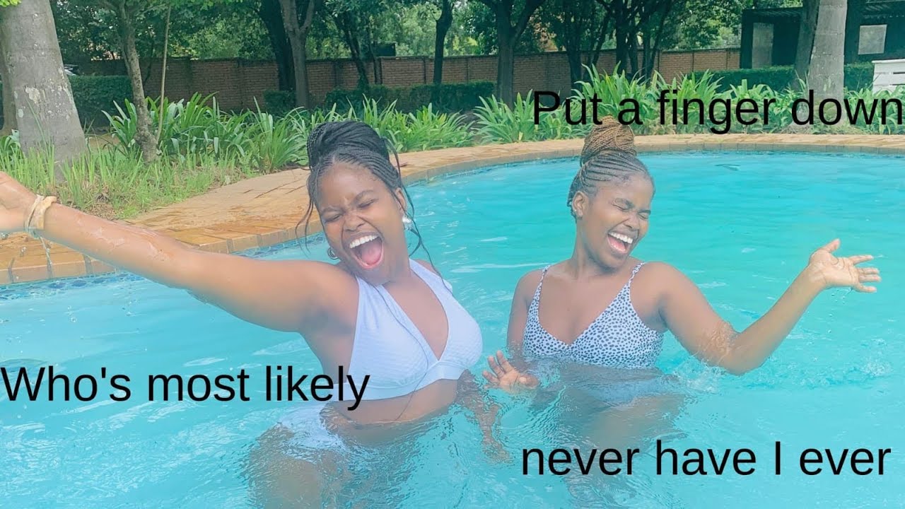 We played “put a finger down” inside the pool with my twin sister 👯‍♀️❤️