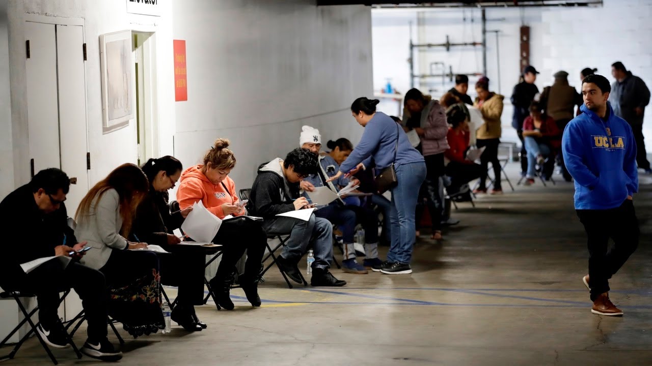 More than 850,000 Americans apply for job-loss insurance in a week