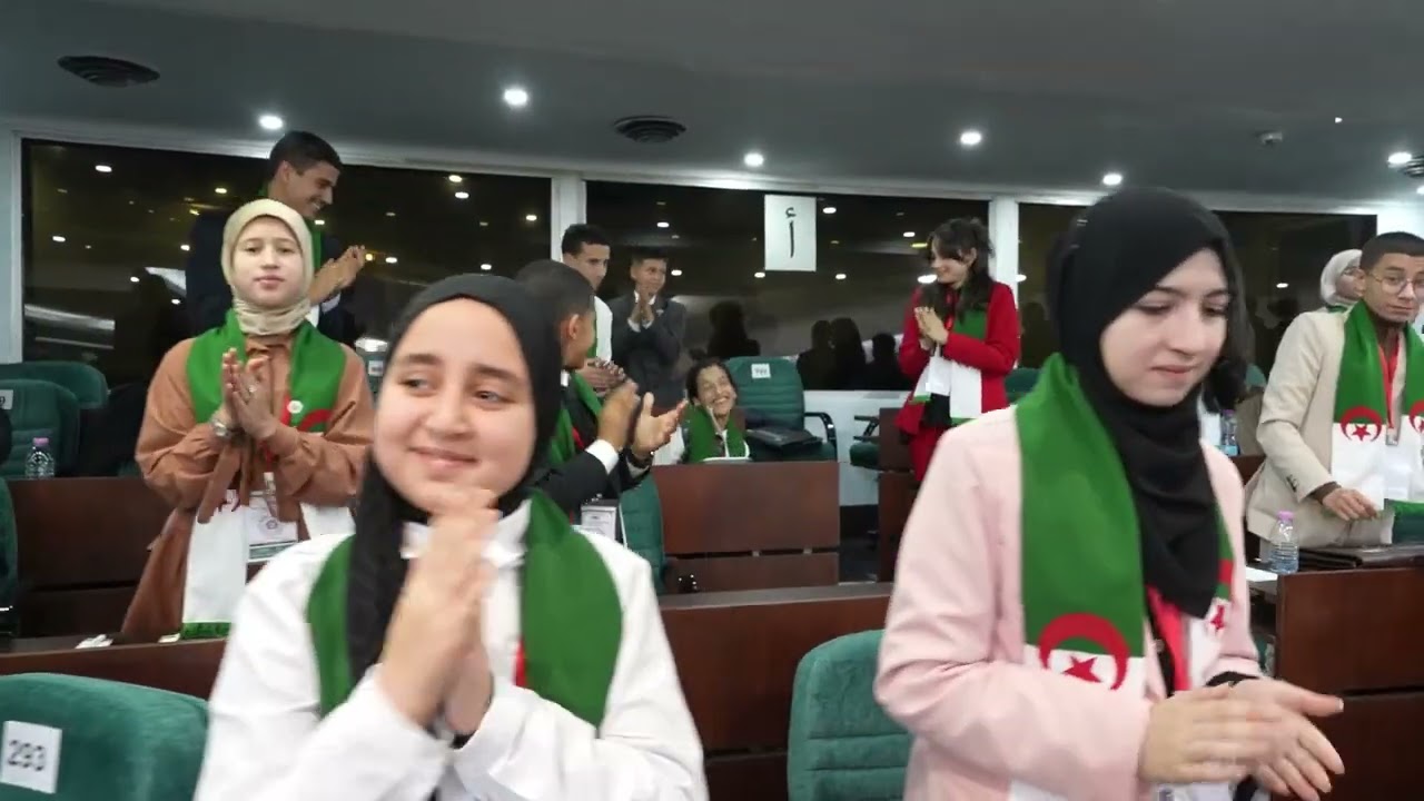 السيد عزوز ناصري   يحضر مراسم تنصيب برلمان الطفل الجزائري