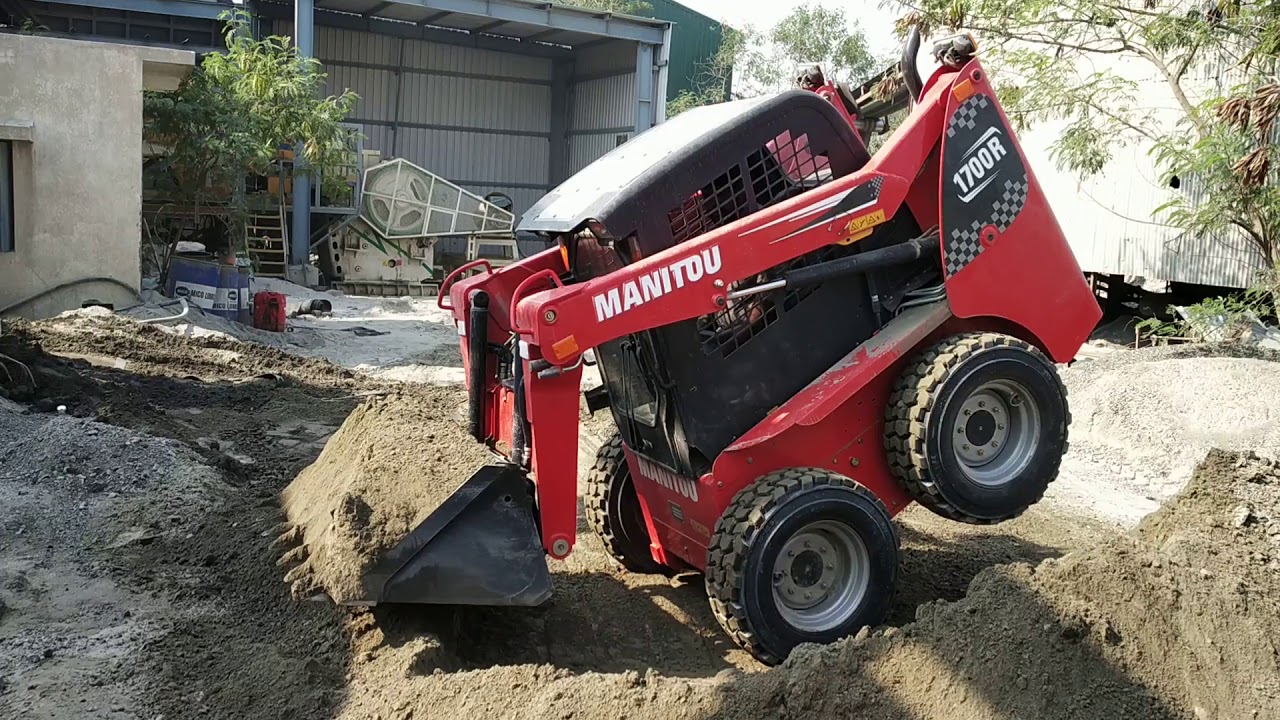 Manitou skied steer loader demo