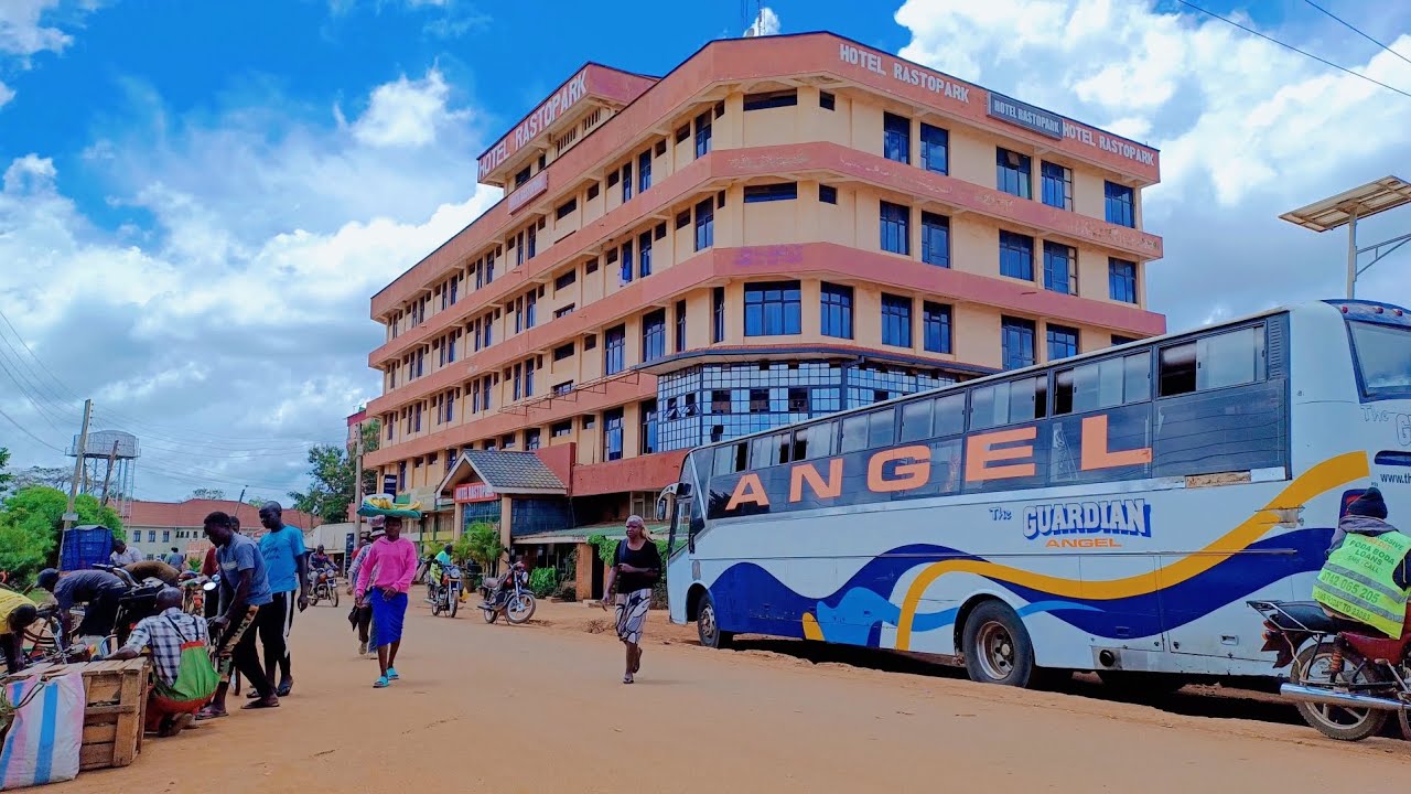 Walking Through Busia Town Kenya 🇰🇪//Rasto Park Building to Busia Stadium past County  Hospital.