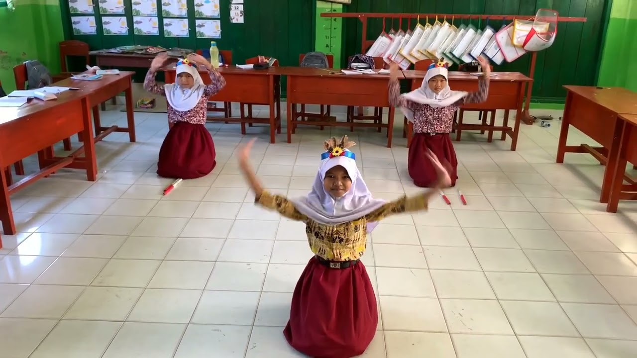 Gerak Tari dan Lagu (Tari Cik-Cik Priuk)