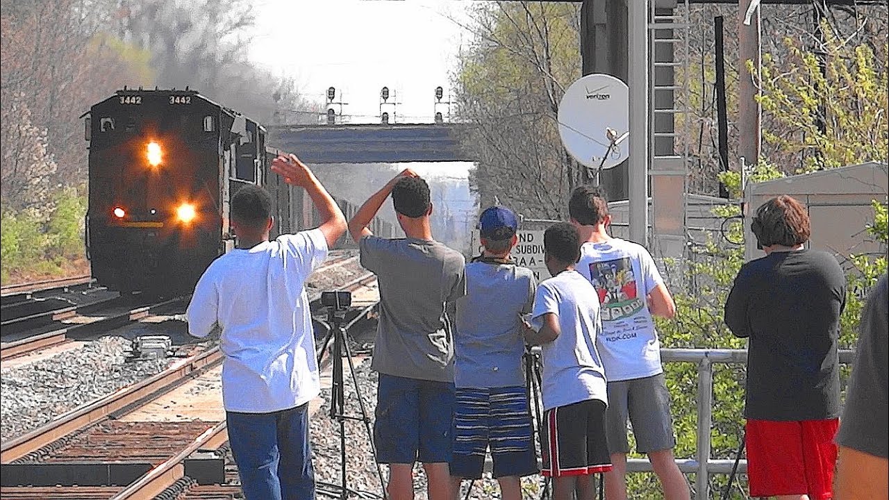 Friendly Engineer Goes Horn Crazy For Railfans