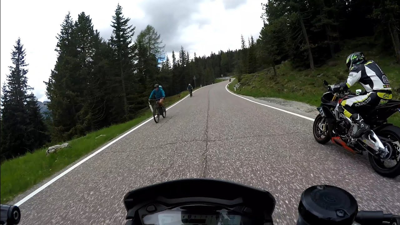 APRILIA TUONO V4 & SUZUKI GSX S1000 - PASSO SELLA on board Suzuki