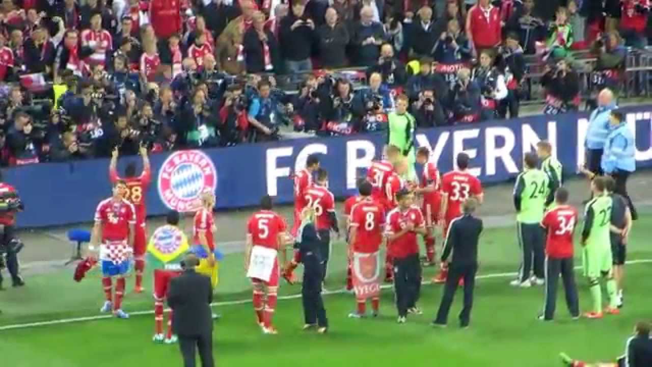 2013 UEFA Champions League Final: Bayern Munich players celebrate with fans