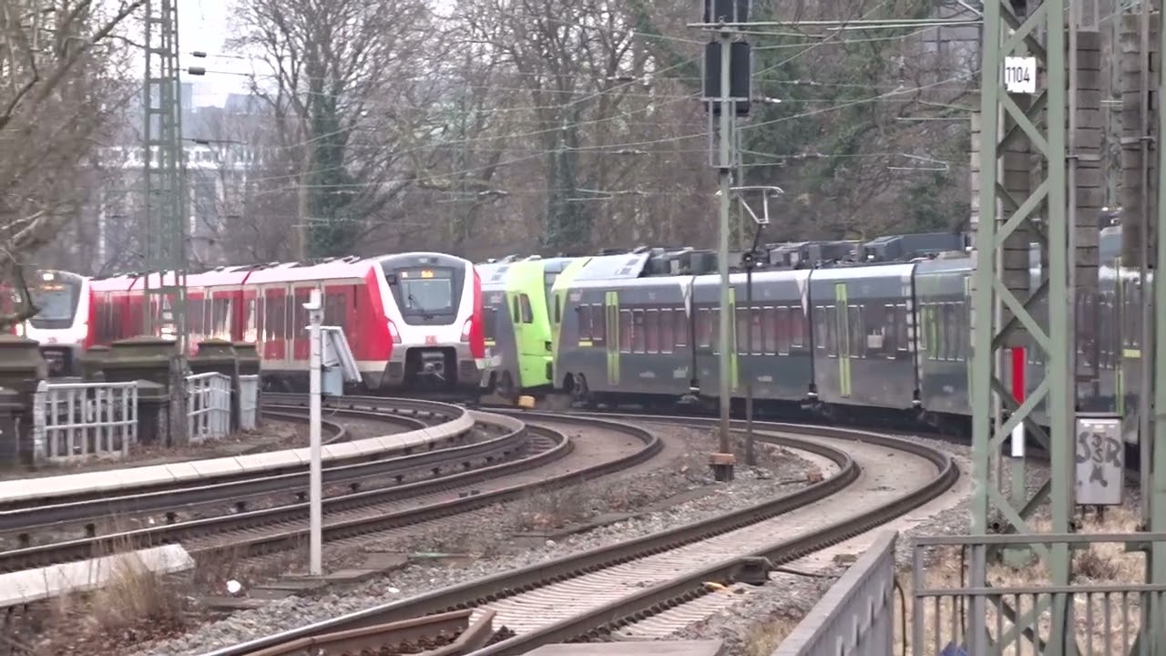 Einfahrt vom ICE ausfahrt von der Nordbahn und der S Bahn in Dammtor 