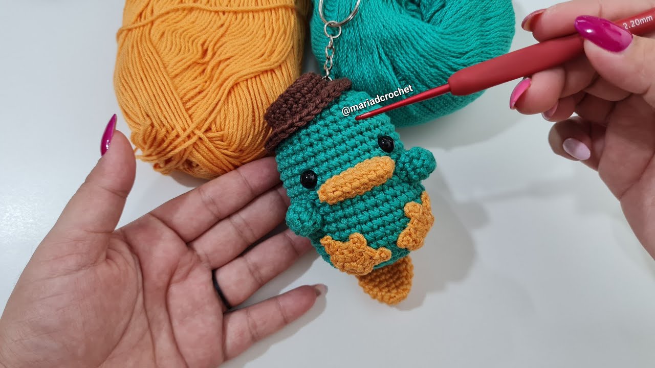 Amigurumi Perry el ornitorrinco a crochet - Llavero - Keychain Perry the platypus crochet