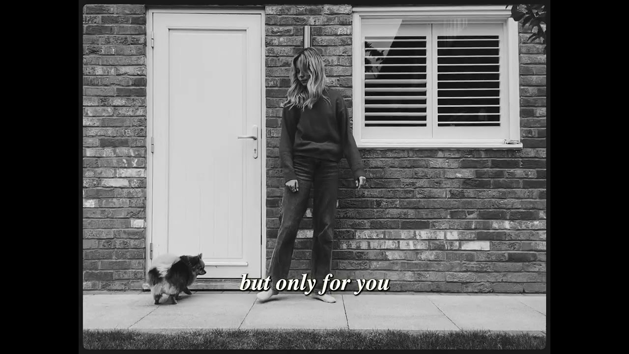 Nina Nesbitt - Parachute (At Home In The Mountains)